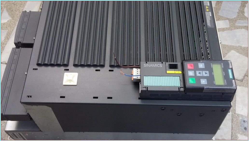 SIEMENS 6SL3224-0BE34-5UA0 VERSİYON K SINAMICS POWER 240 55KW 110A SÜRÜCÜ