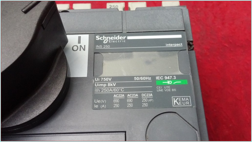 SCHNEİDER 31106 INS 250 INS250 250A AÇİL STOP ŞALTERİ SIFIRDAN FARKI FİYATI