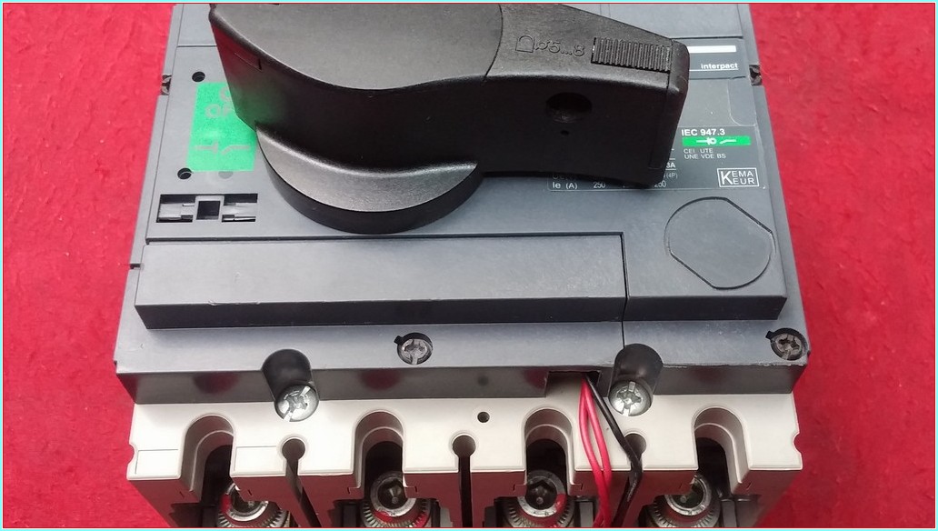 SCHNEİDER 31106 INS 250 INS250 250A AÇİL STOP ŞALTERİ SIFIRDAN FARKI FİYATI
