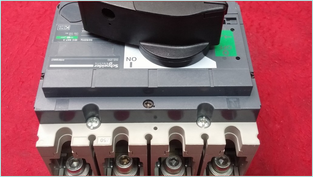 SCHNEİDER 31106 INS 250 INS250 250A AÇİL STOP ŞALTERİ SIFIRDAN FARKI FİYATI