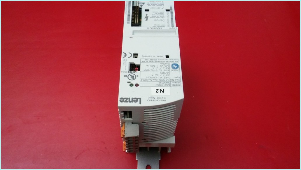 LENZE E82EV551_4B E82EV551-4B 8200 VECTOR EDK82EV222 INPUT 400-500V 0,55KW SÜRÜCÜ