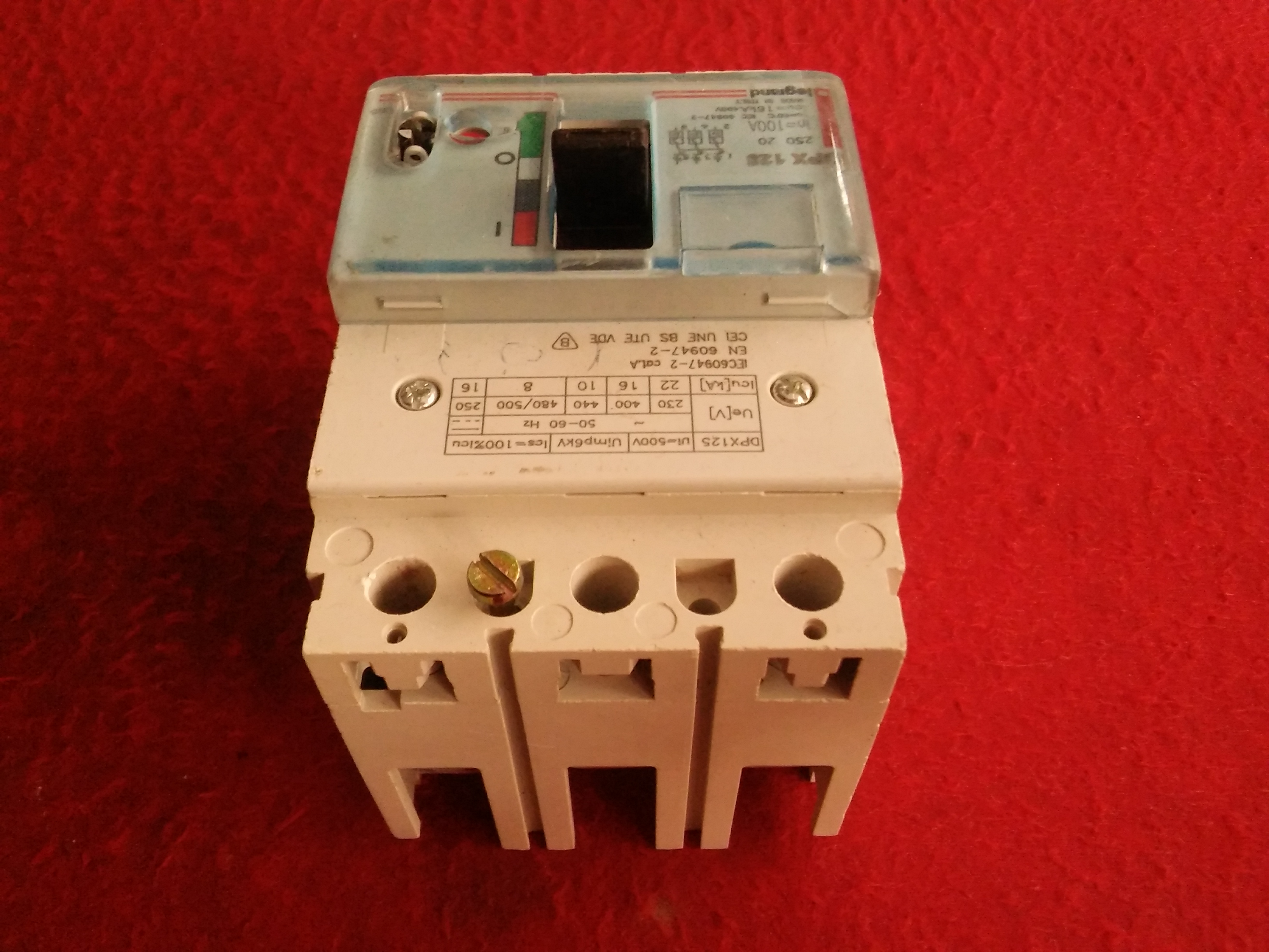 LEGRAND DPX 125 100A IEC60947-2 3 KUTUPLU 100A TMŞ DEVRE KESİCİ ŞALTER