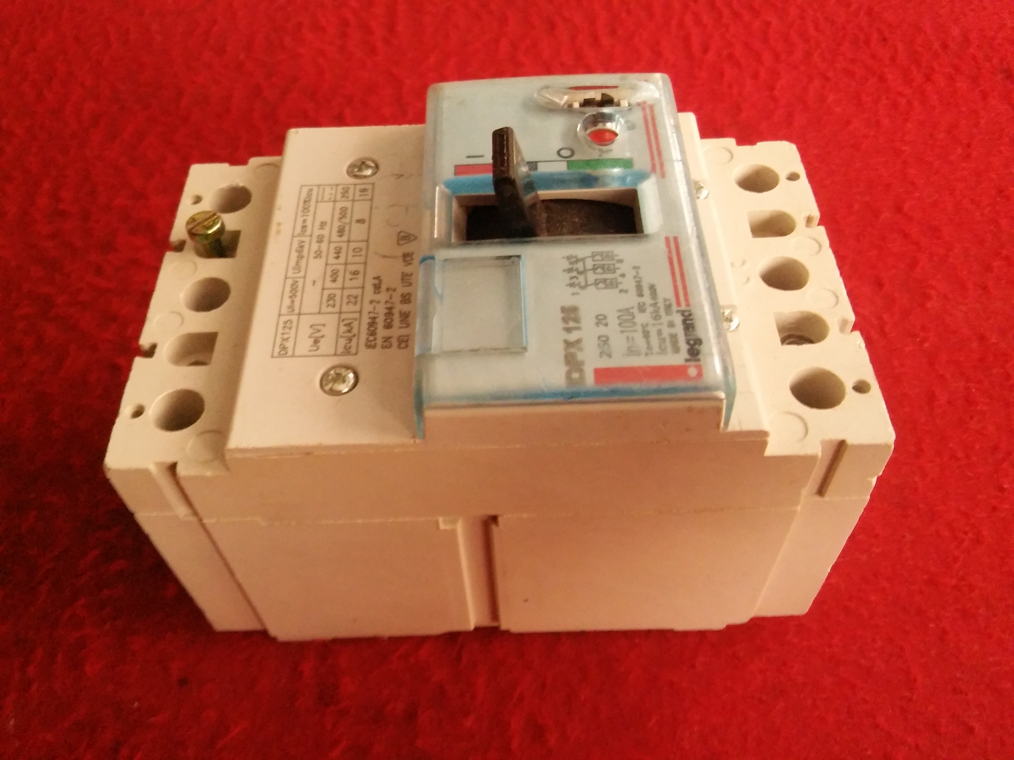 LEGRAND DPX 125 100A IEC60947-2 3 KUTUPLU 100A TMŞ DEVRE KESİCİ ŞALTER