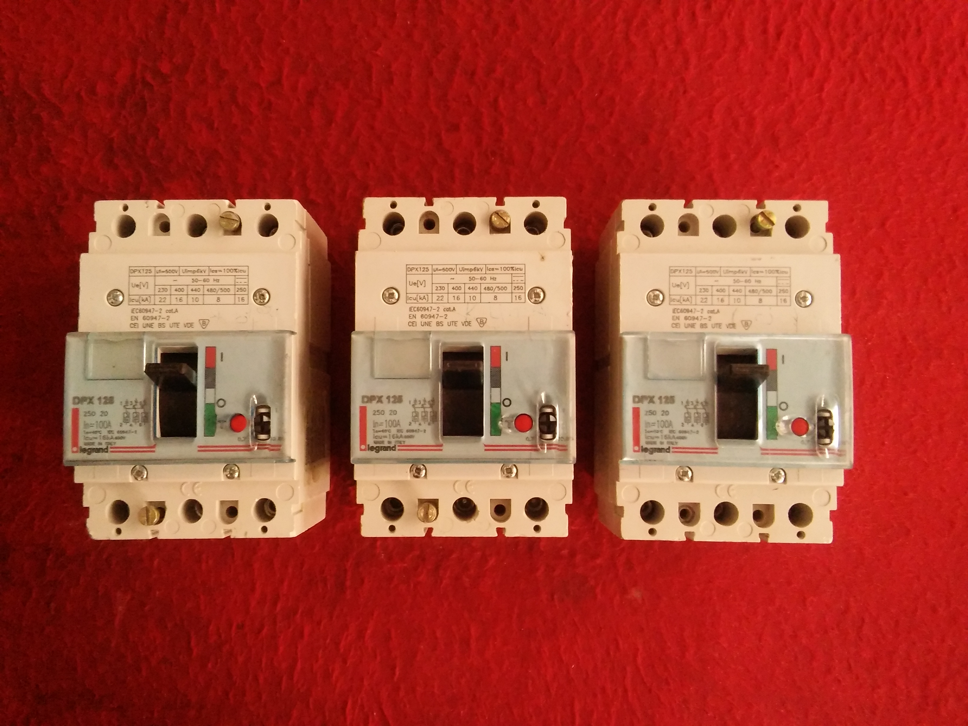 LEGRAND DPX 125 100A IEC60947-2 3 KUTUPLU 100A TMŞ DEVRE KESİCİ ŞALTER