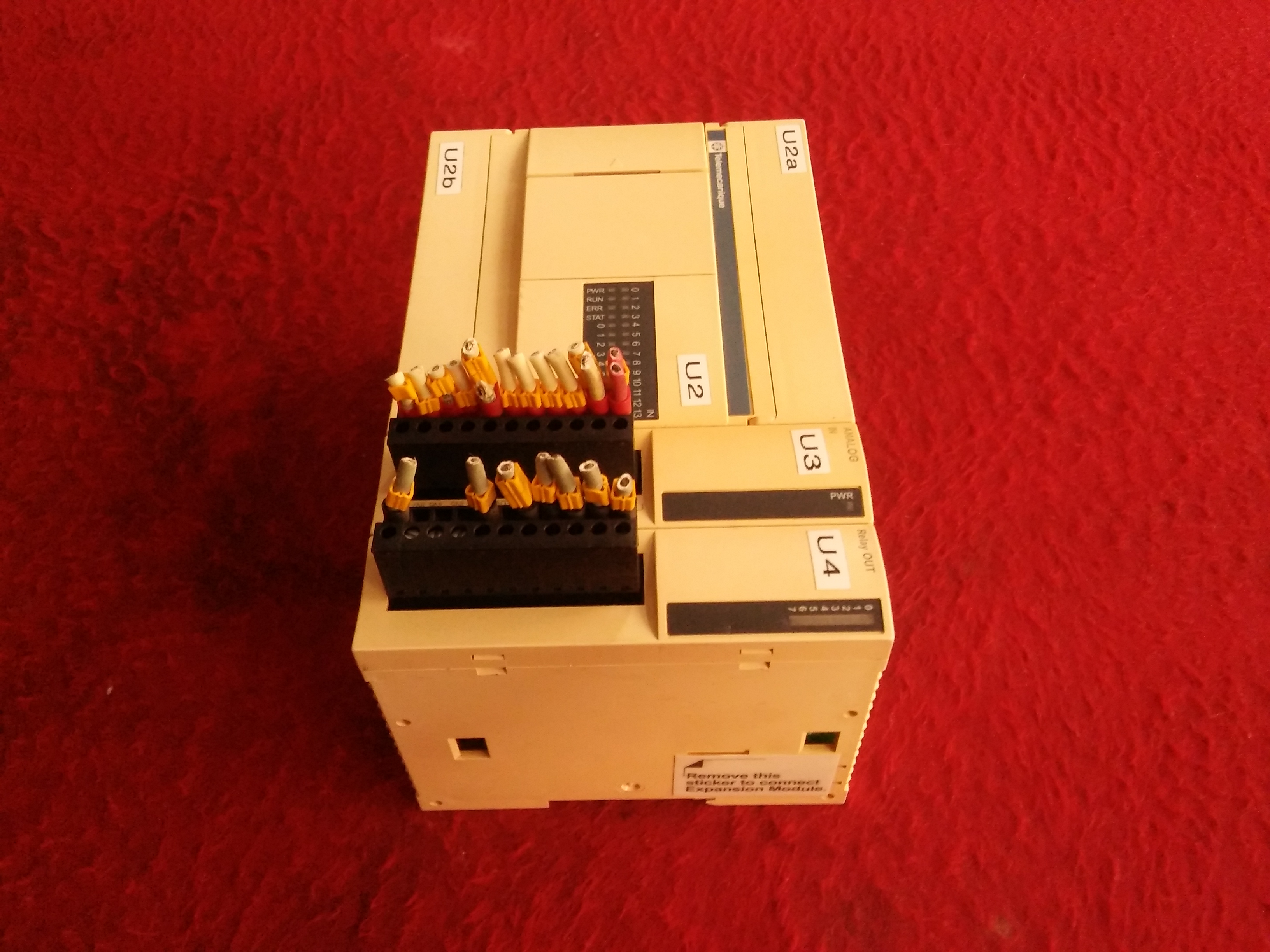 TWDAMI8HT TELEMECANIQUE 