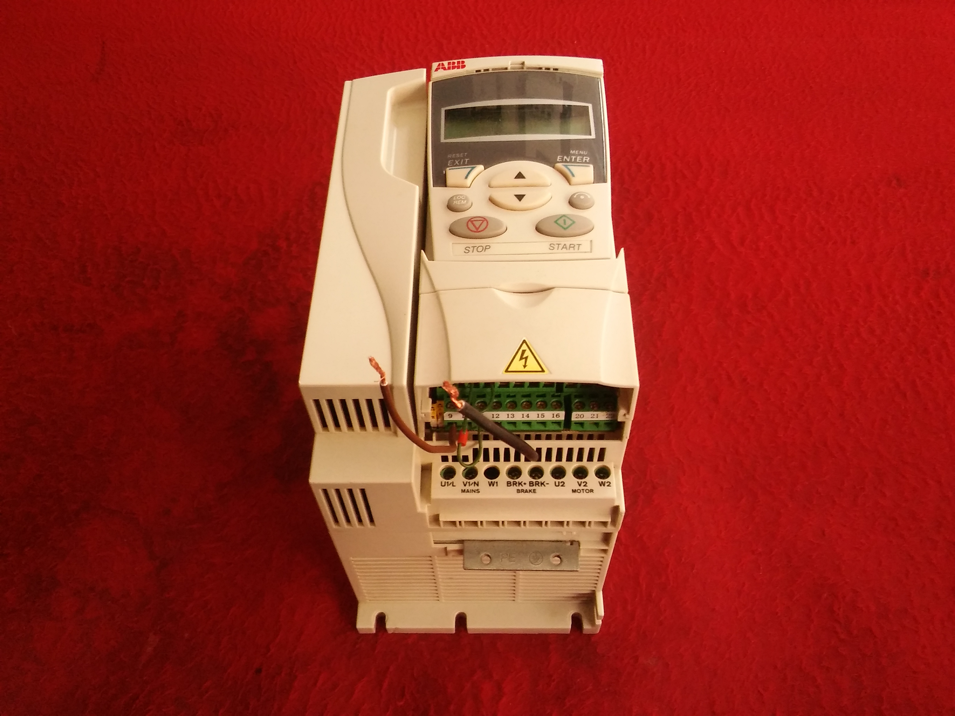 ABB ACS350-01E-09A8-2 2,2KW INVERTER 2,2 KW SÜRÜCÜ