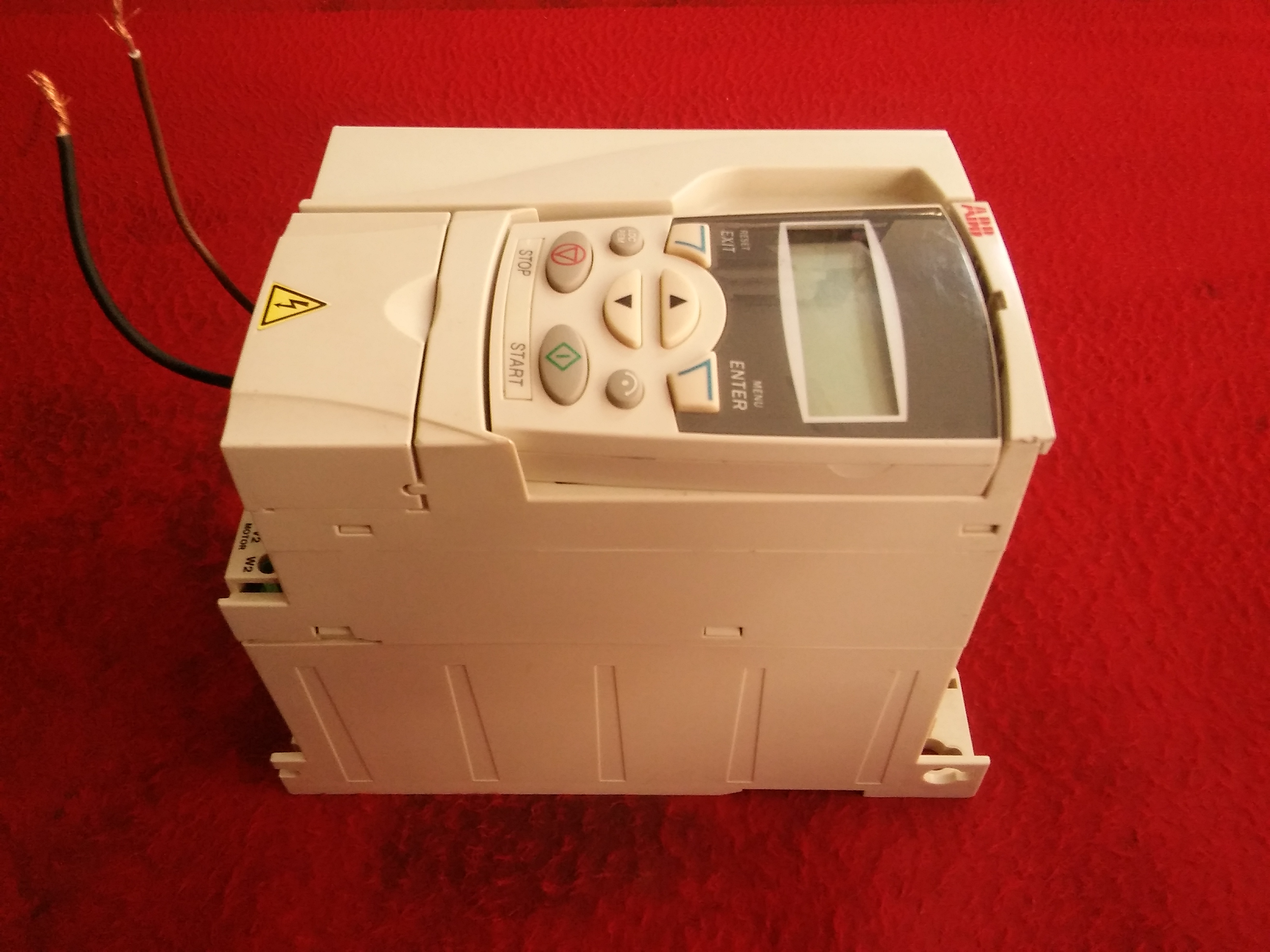 ABB ACS350-01E-09A8-2 2,2KW INVERTER 2,2 KW SÜRÜCÜ
