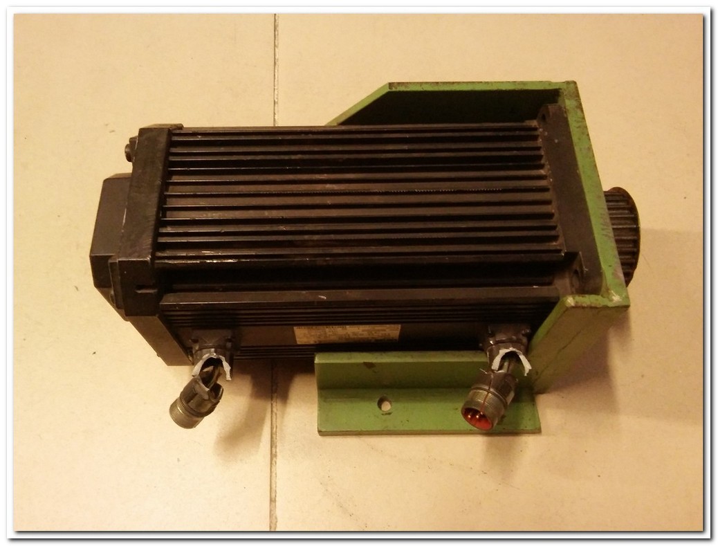 LENZE MDSKARS080-22 2,3KW SERVO MOTOR