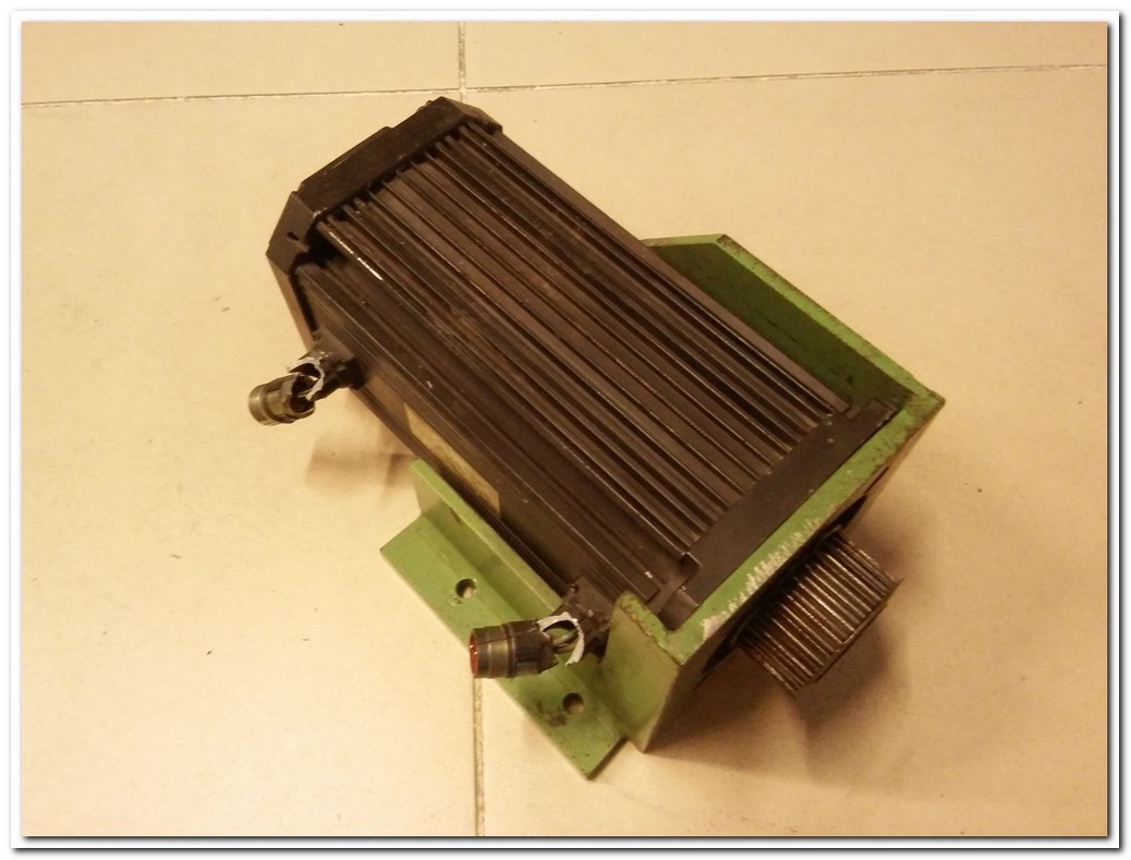LENZE MDSKARS080-22 2,3KW SERVO MOTOR