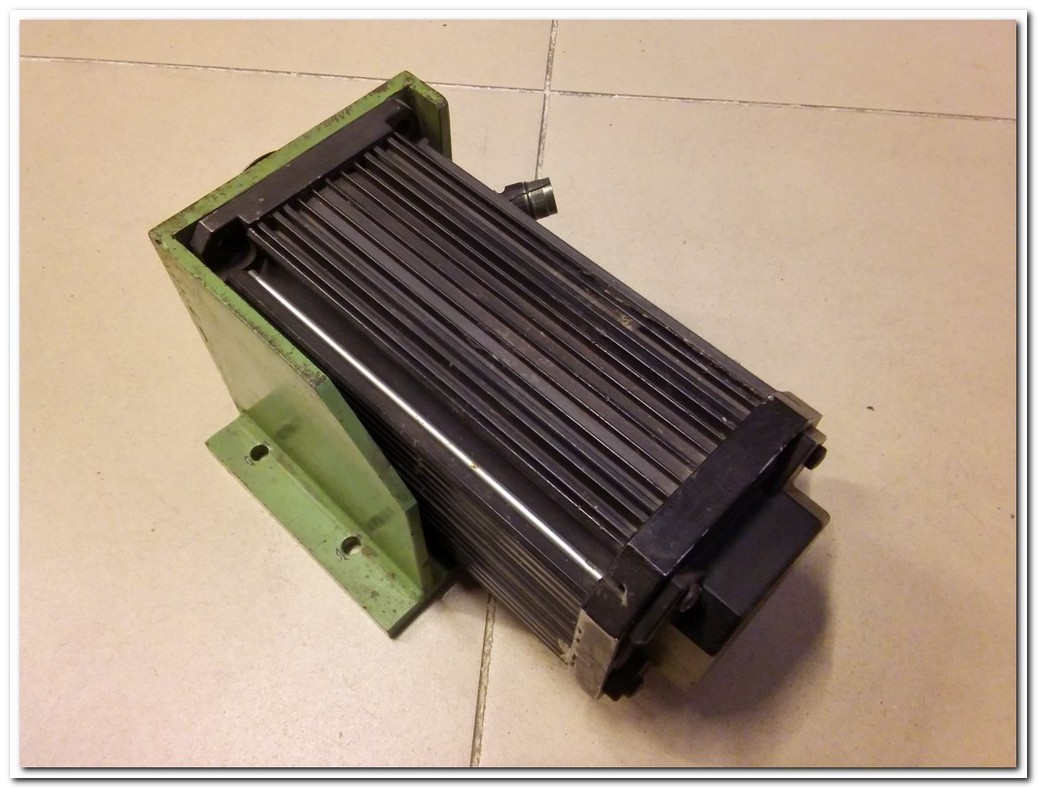 LENZE MDSKARS080-22 2,3KW SERVO MOTOR