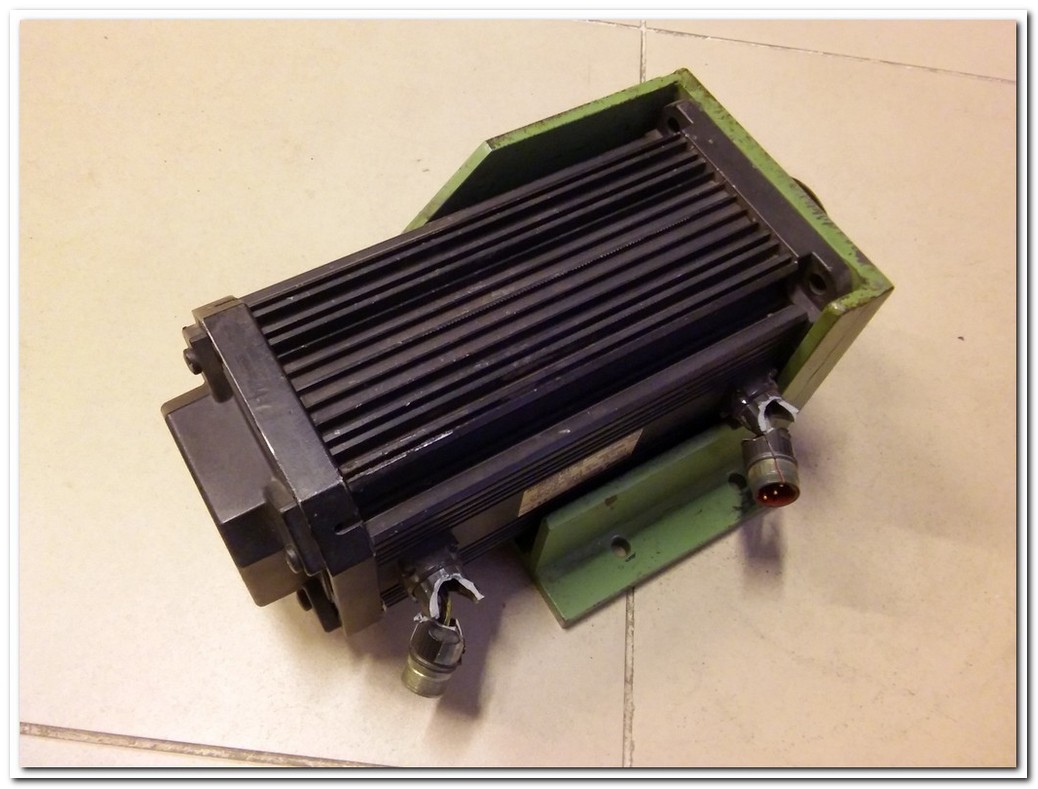 LENZE MDSKARS080-22 2,3KW SERVO MOTOR