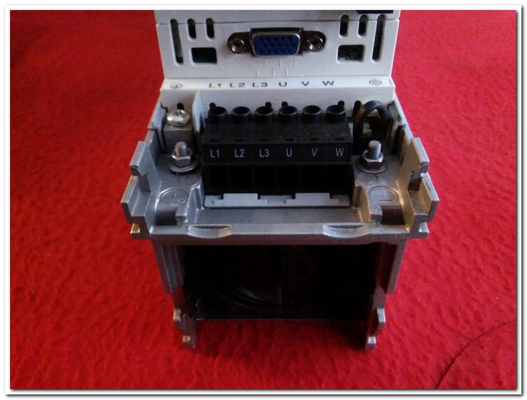 EMERSON M701-034 00025 A 1,1KW SÜRÜCÜ M701 1,1 KW INVERTER