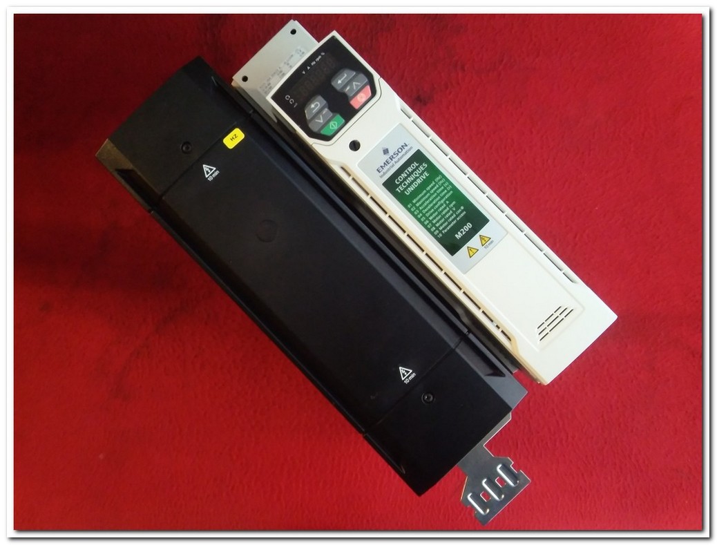 CONTROL TECHNIQUES M200-064 00420 A 22KW EMERSON UNIDRIVE M200 22 KW INVERTER