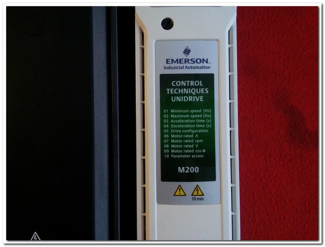 CONTROL TECHNIQUES M200-064 00420 A 22KW EMERSON UNIDRIVE M200 22 KW INVERTER