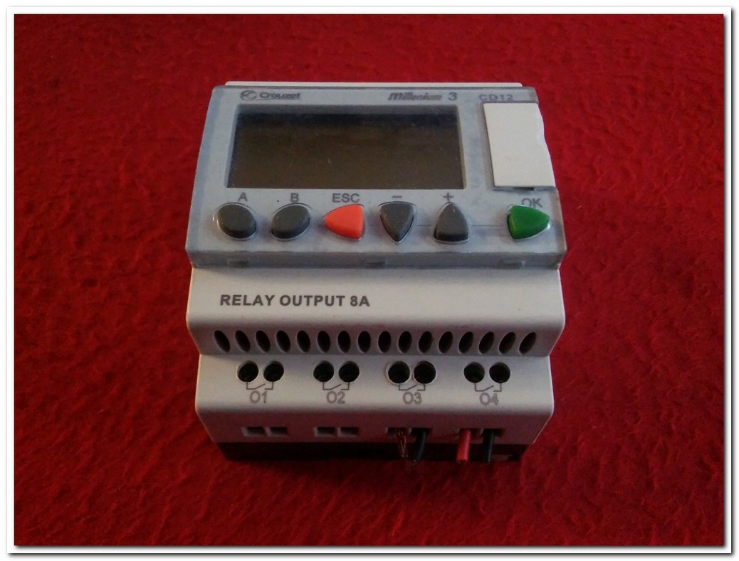 CROUZET CD12 88 970 041 MİLLENİUM 3 8 GİRİŞ 4 CIKIŞ PLC