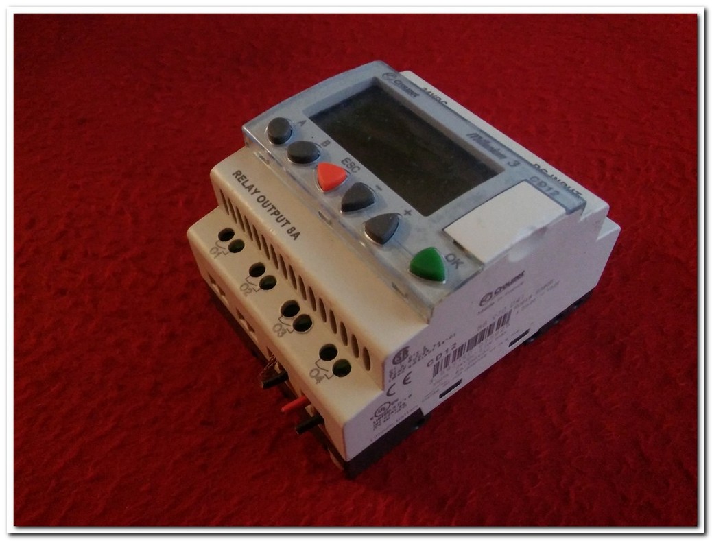 CROUZET CD12 88 970 041 MİLLENİUM 3 8 GİRİŞ 4 CIKIŞ PLC