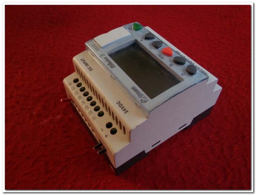 CROUZET CD12 88 970 041 MİLLENİUM 3 8 GİRİŞ 4 CIKIŞ PLC