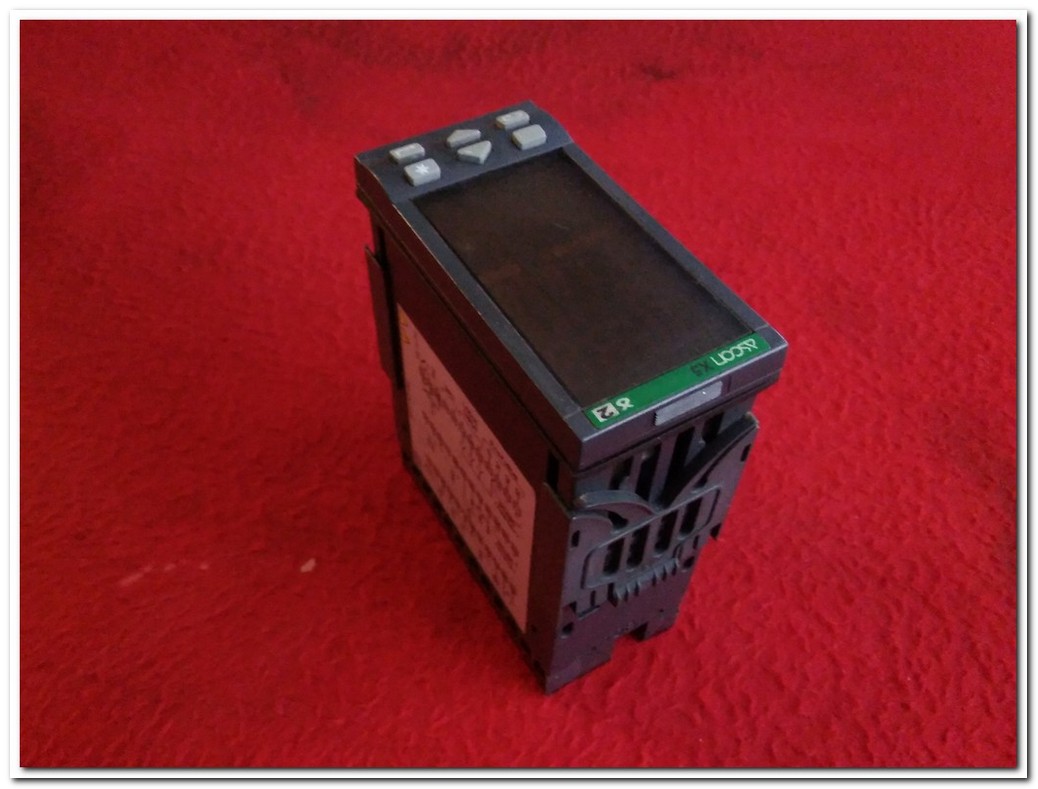 ASCON X5-3100-0000 X5 SPA 4 RÖLE VE ANALOG SSR SÜRÜCÜ ÇIKIŞLI ISI KONTROL CİHAZI