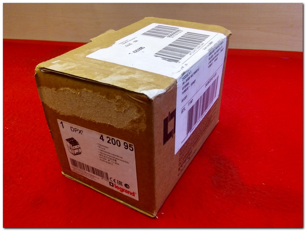 LEGRAND DPX3 160 4 200 96 125A 4 KUTUPLU SIFIR KUTULU TMŞ 125A DEVRE KESİCİ