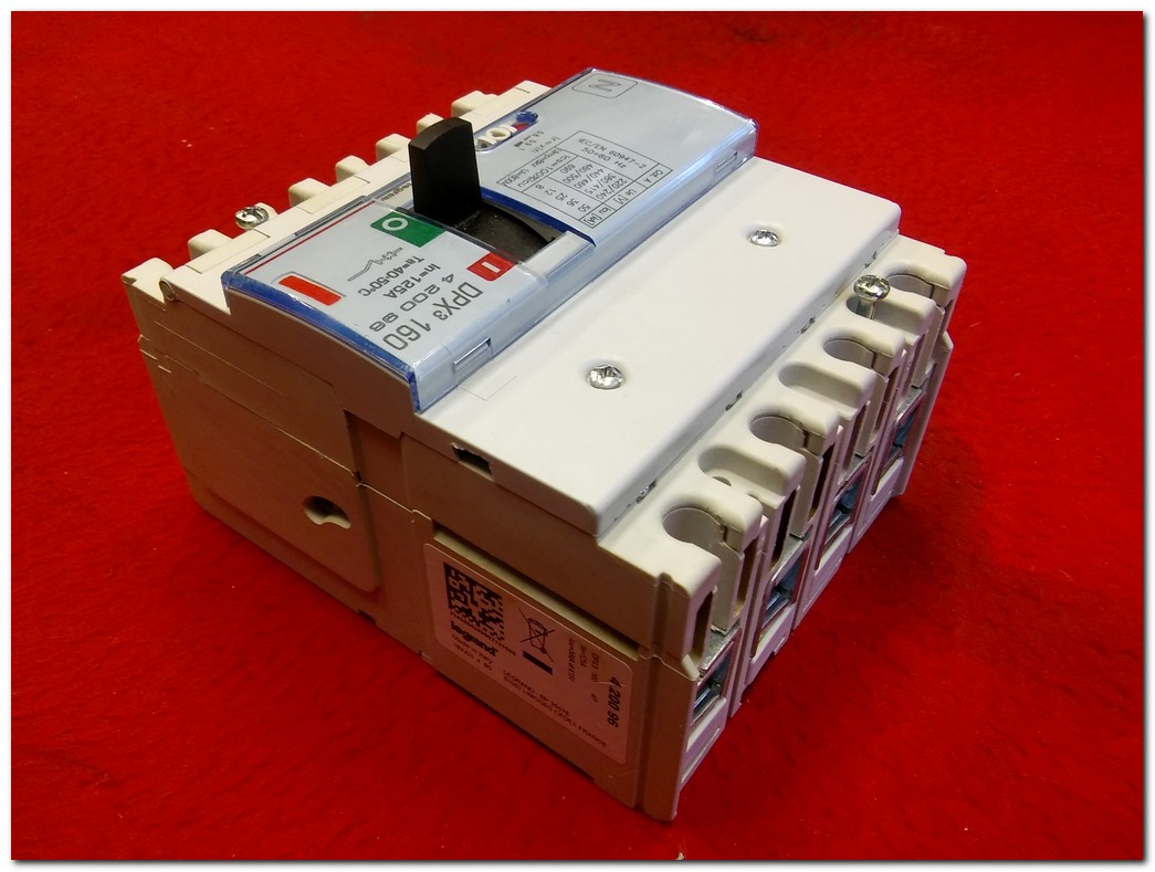 LEGRAND DPX3 160 4 200 96 125A 4 KUTUPLU SIFIR KUTULU TMŞ 125A DEVRE KESİCİ