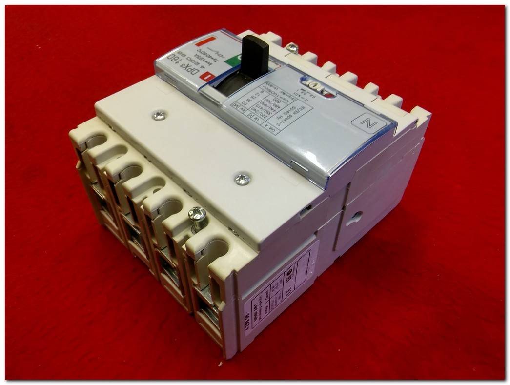 LEGRAND DPX3 160 4 200 96 125A 4 KUTUPLU SIFIR KUTULU TMŞ 125A DEVRE KESİCİ