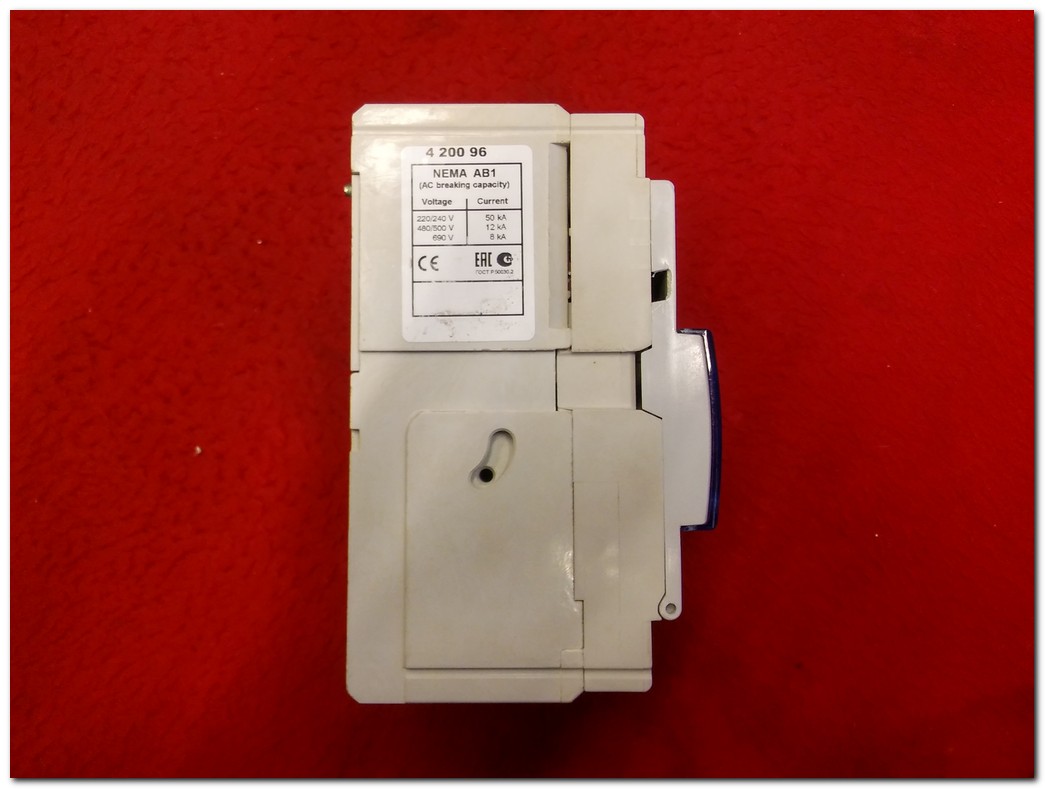 LEGRAND DPX3 160 4 200 96 125A 4 KUTUPLU SIFIR KUTULU TMŞ 125A DEVRE KESİCİ