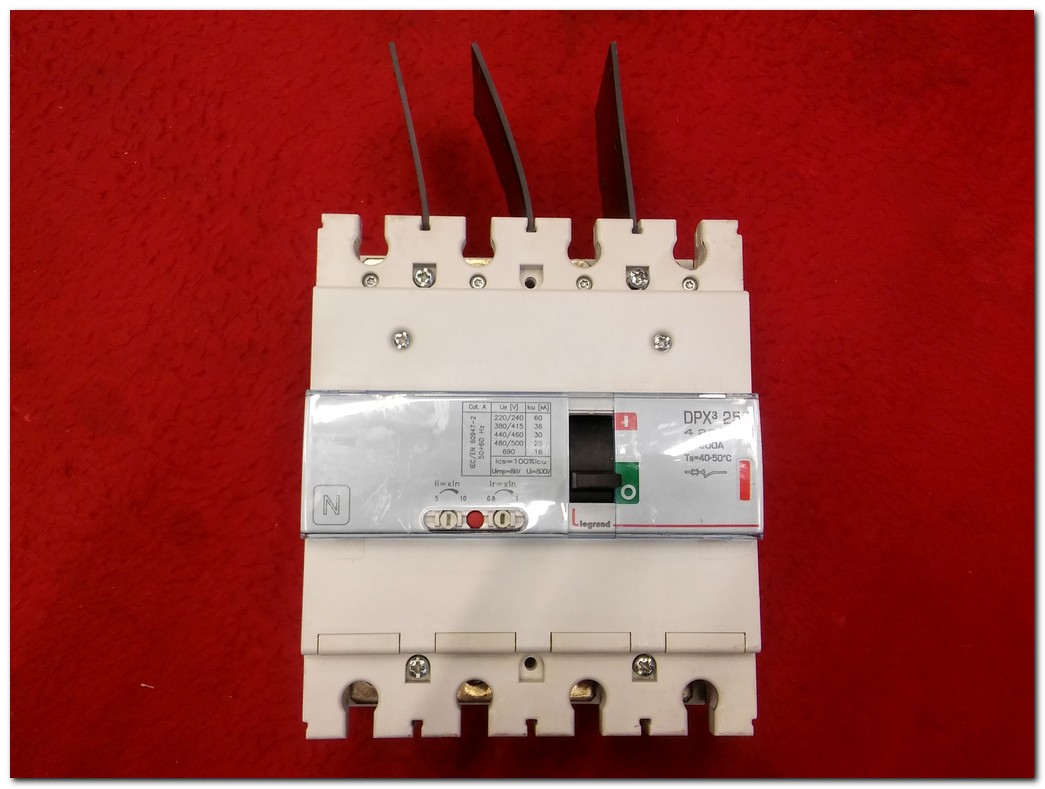 LEGRAND DPX3 250 4 202 48 200A 4 KUTUPLU TMŞ 200 AMPER DEVRE KESİCİ