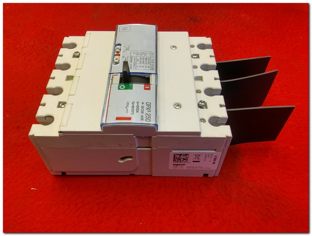 LEGRAND DPX3 250 4 202 48 200A 4 KUTUPLU TMŞ 200 AMPER DEVRE KESİCİ