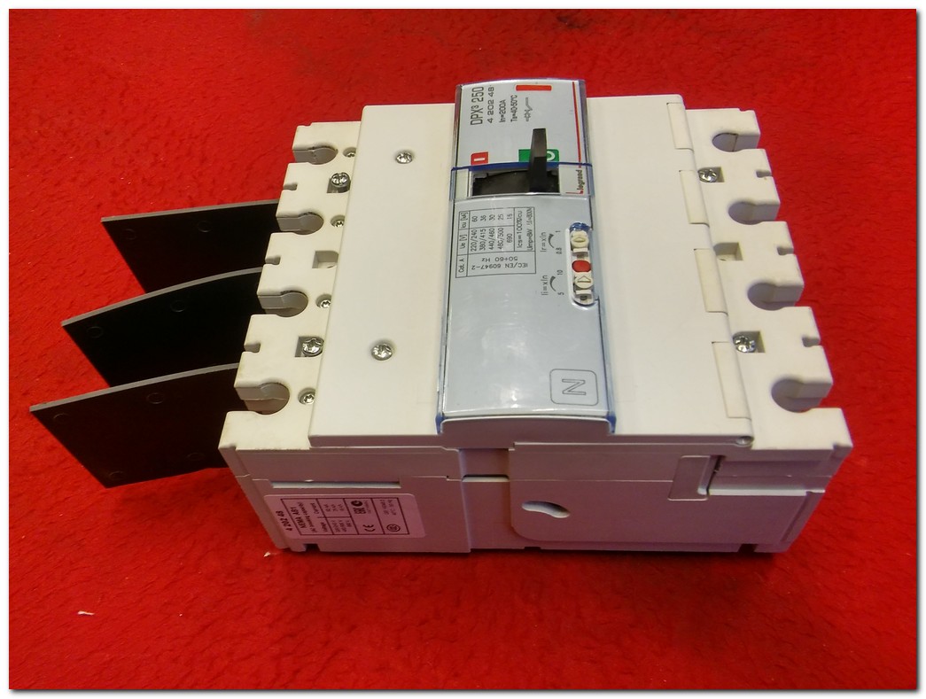 LEGRAND DPX3 250 4 202 48 200A 4 KUTUPLU TMŞ 200 AMPER DEVRE KESİCİ
