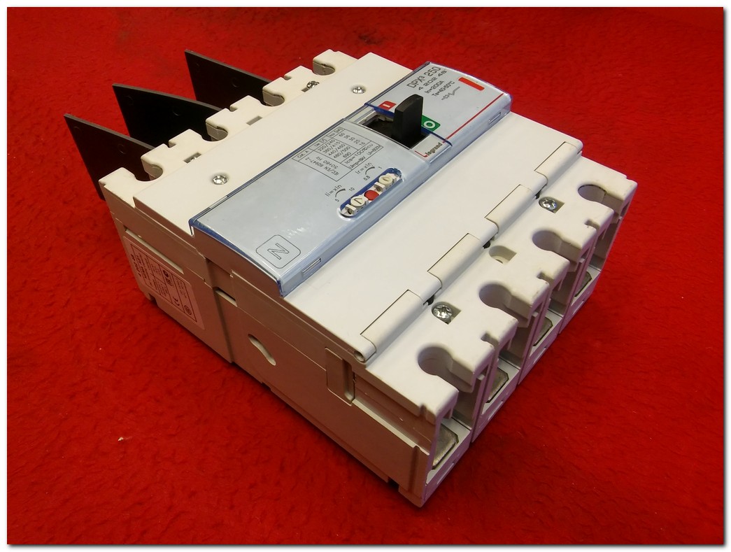 LEGRAND DPX3 250 4 202 48 200A 4 KUTUPLU TMŞ 200 AMPER DEVRE KESİCİ