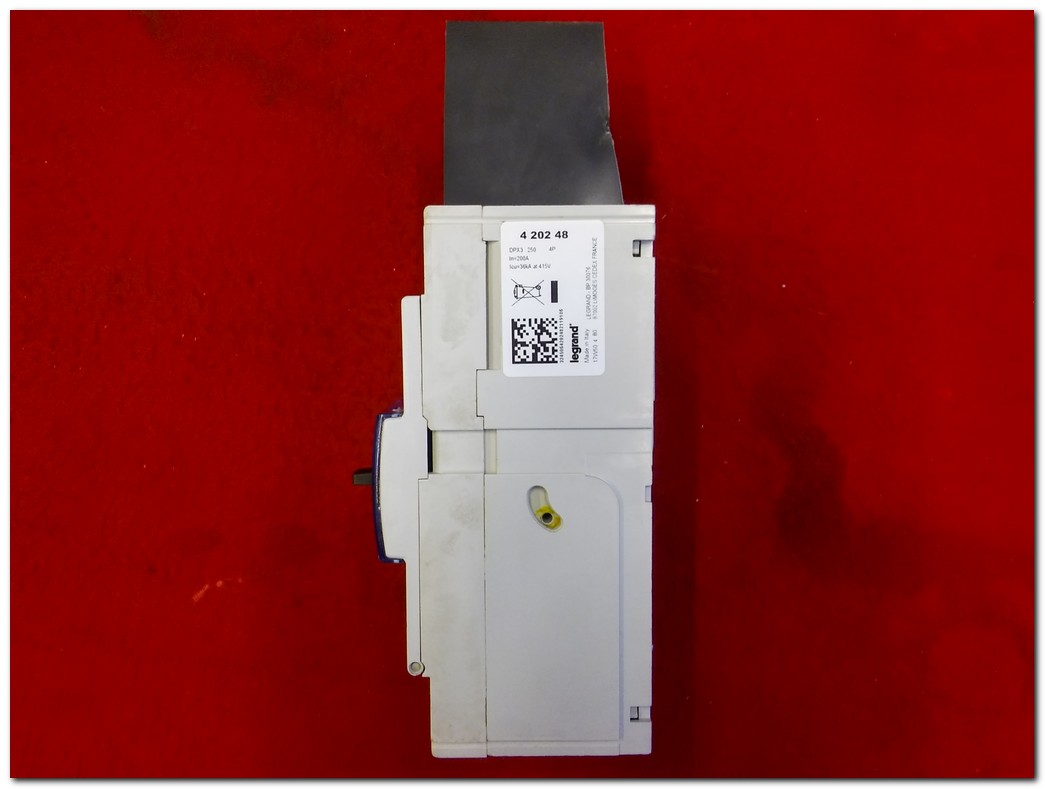 LEGRAND DPX3 250 4 202 48 200A 4 KUTUPLU TMŞ 200 AMPER DEVRE KESİCİ