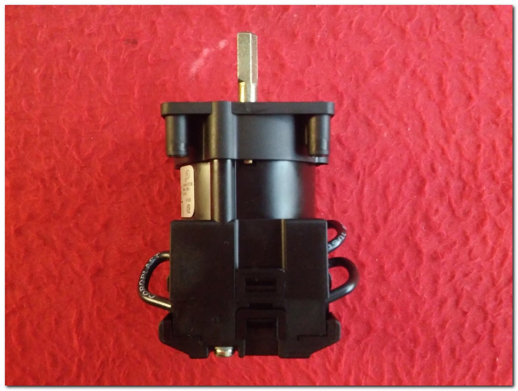 TELEMECANIQUE K1D024MLP 053904 9816 K1 DO24MLP CONTACT BLOCK SIFIR KUTULU OPERATÖRLÜ KONTAK BLOĞU