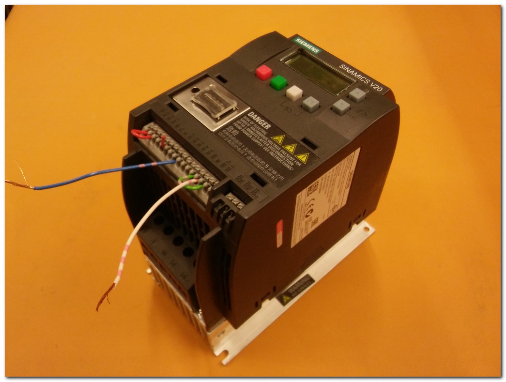 SIEMENS 6SL3210-5BB13-7UV0 SINAMICS V20 0,37KW SÜRÜCÜ 0,37 KW INVERTER