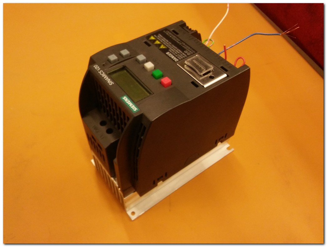 SIEMENS 6SL3210-5BB13-7UV0 SINAMICS V20 0,37KW SÜRÜCÜ 0,37 KW INVERTER