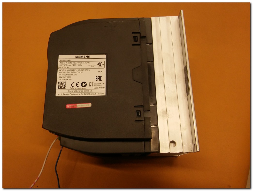 SIEMENS 6SL3210-5BB13-7UV0 SINAMICS V20 0,37KW SÜRÜCÜ 0,37 KW INVERTER