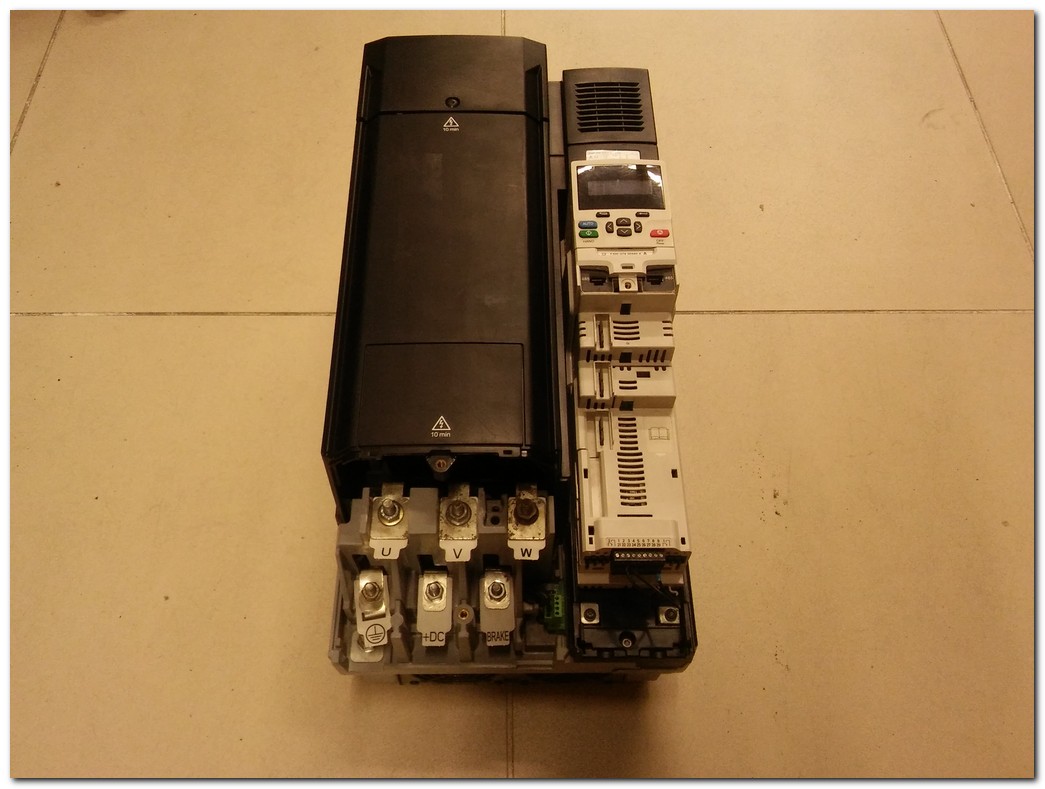 CONTROL TECHNIQUES F300-074 00940 A 45KW SÜRÜCÜ EMERSON 45 KW INVERTER