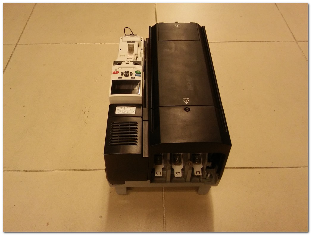 CONTROL TECHNIQUES F300-074 00940 A 45KW SÜRÜCÜ EMERSON 45 KW INVERTER