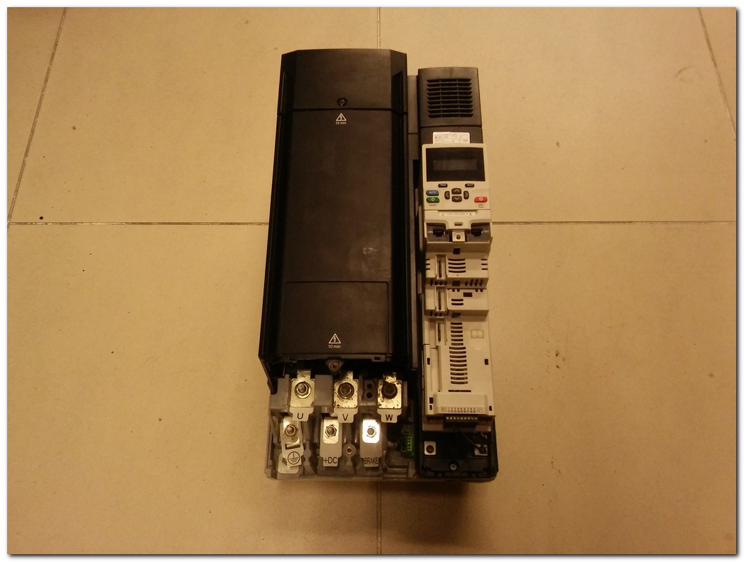 CONTROL TECHNIQUES F300-074 00940 A 45KW SÜRÜCÜ EMERSON 45 KW INVERTER