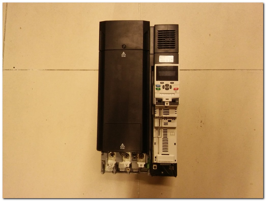 CONTROL TECHNIQUES F300-074 00940 A 45KW SÜRÜCÜ EMERSON 45 KW INVERTER