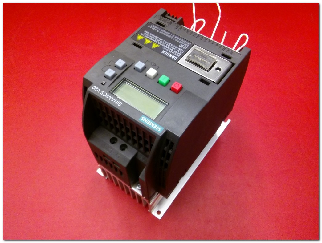 SIEMENS 6SL3210-5BB17-5UV0 0,75KW SÜRÜCÜ SINAMICS V20 0.75 KW INVERTER