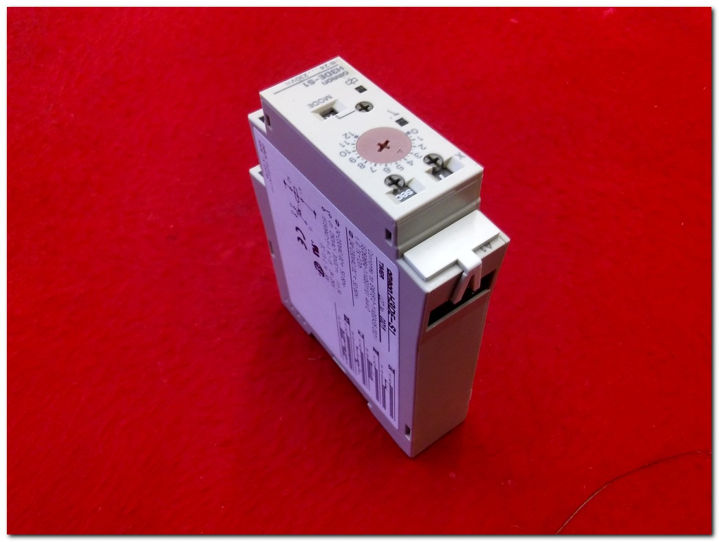 OMRON H3DE-S1 TİMER ZAMANLAYICI ÇOK FONKSİYONLU ZAMAN RÖLESİ