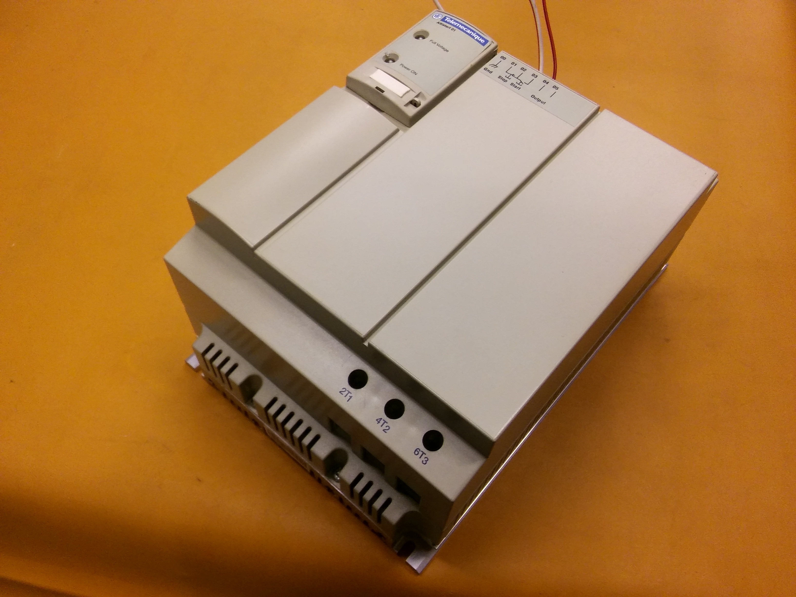 TELEMECANIQUE ATS01N285 45KW YUMUŞAK YOL VERME ALTİSTART 01 45 KW SOFTSTARTER