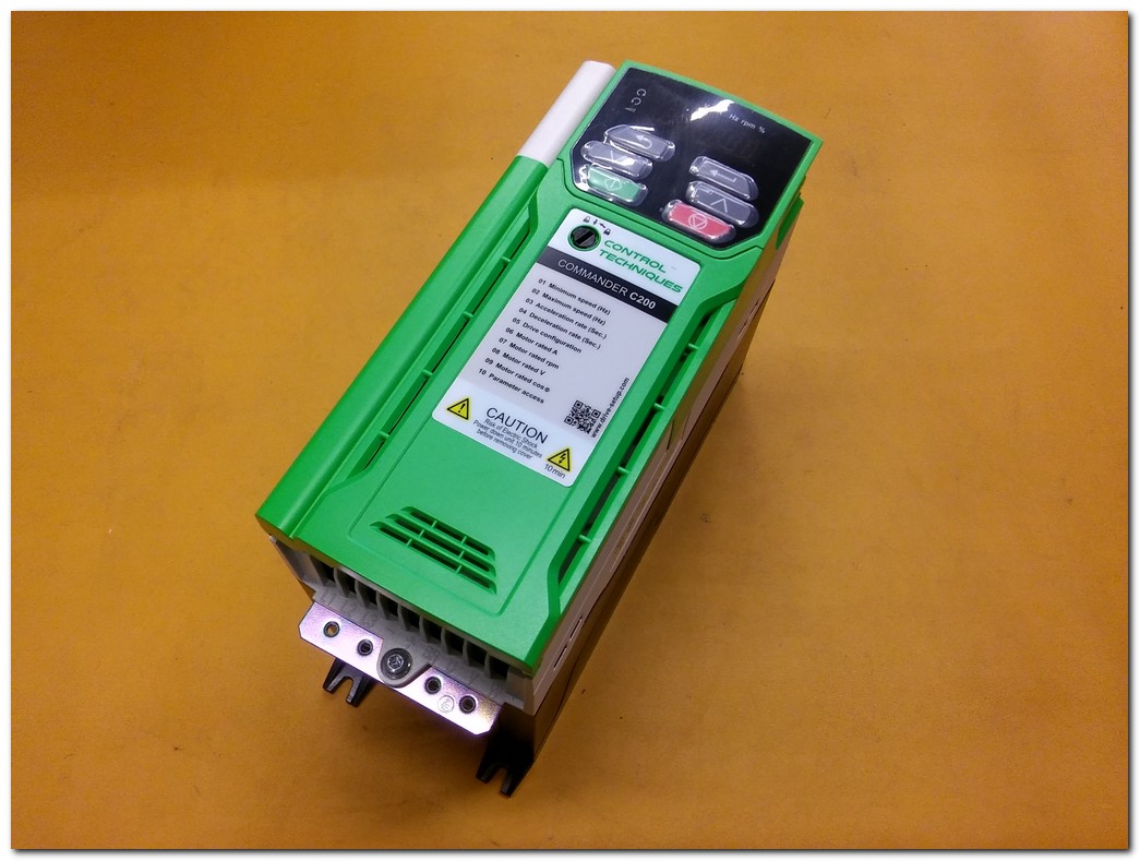 CONTROL TECHNIQUES C200-034 00056 A101 02 AB100 2,2KW SÜRÜCÜ SIFIR KUTULU COMMANDER C200 2,2 KW INVERTER