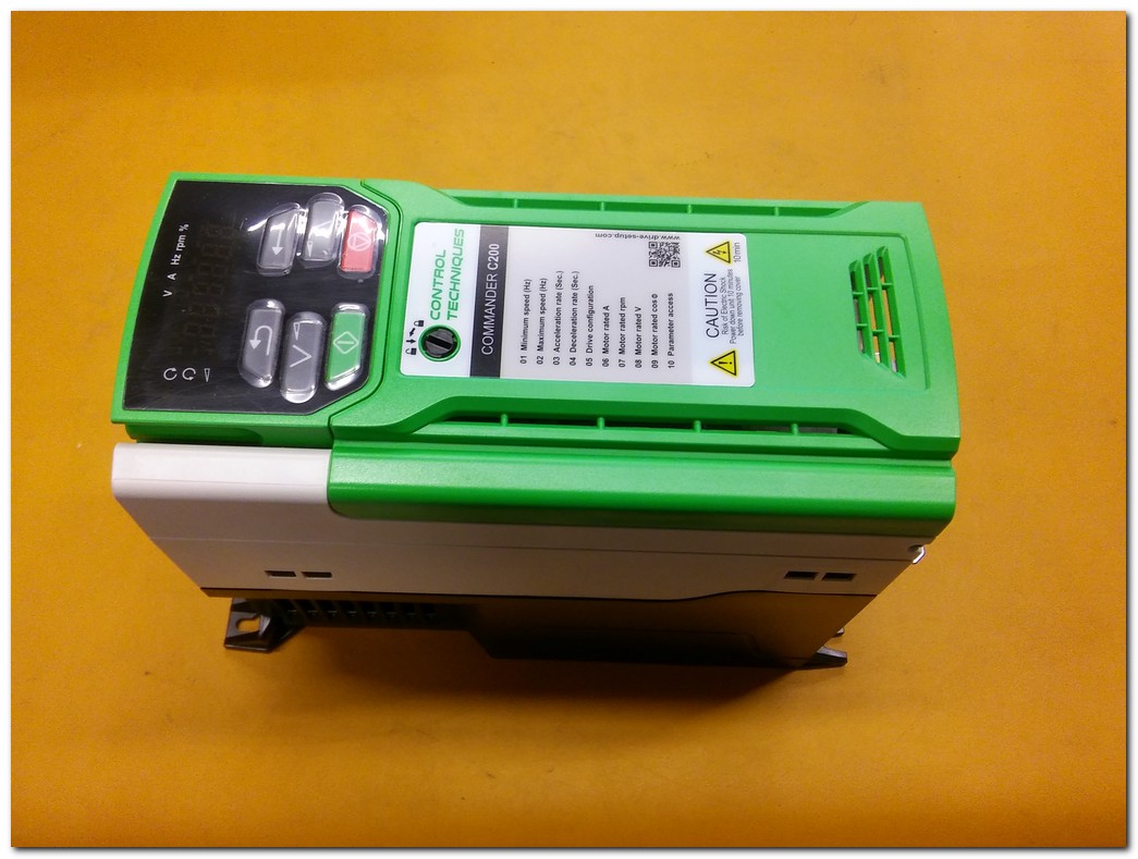CONTROL TECHNIQUES C200-034 00056 A101 02 AB100 2,2KW SÜRÜCÜ SIFIR KUTULU COMMANDER C200 2,2 KW INVERTER