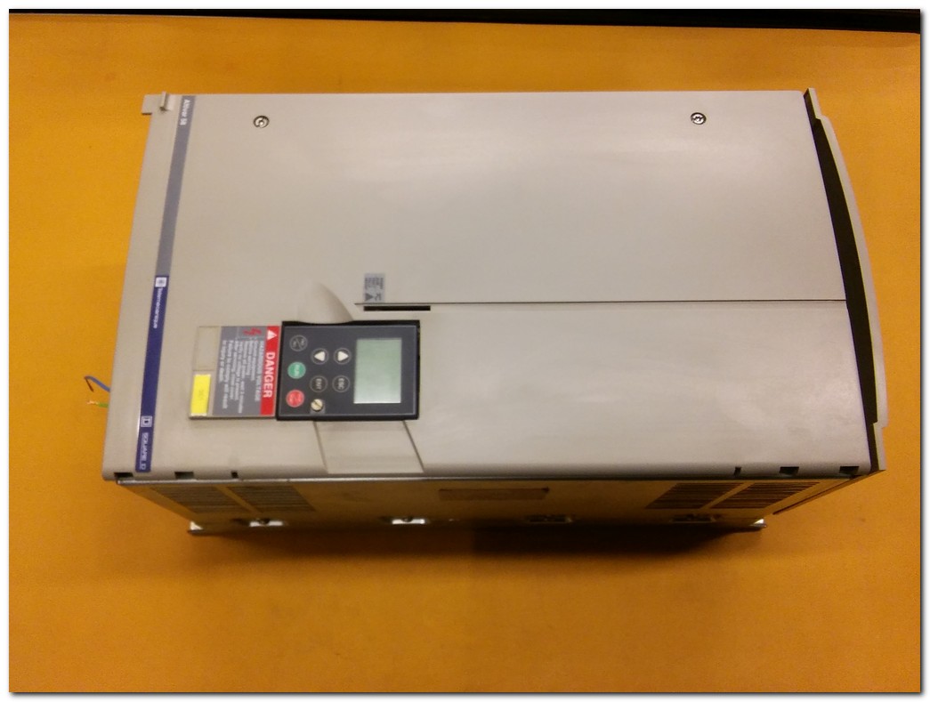 TELEMECANIQUE ATV58HD23N4 15KW SÜRÜCÜ SQUARE D ALTİVAR 58 ATV58 15 KW INVERTER