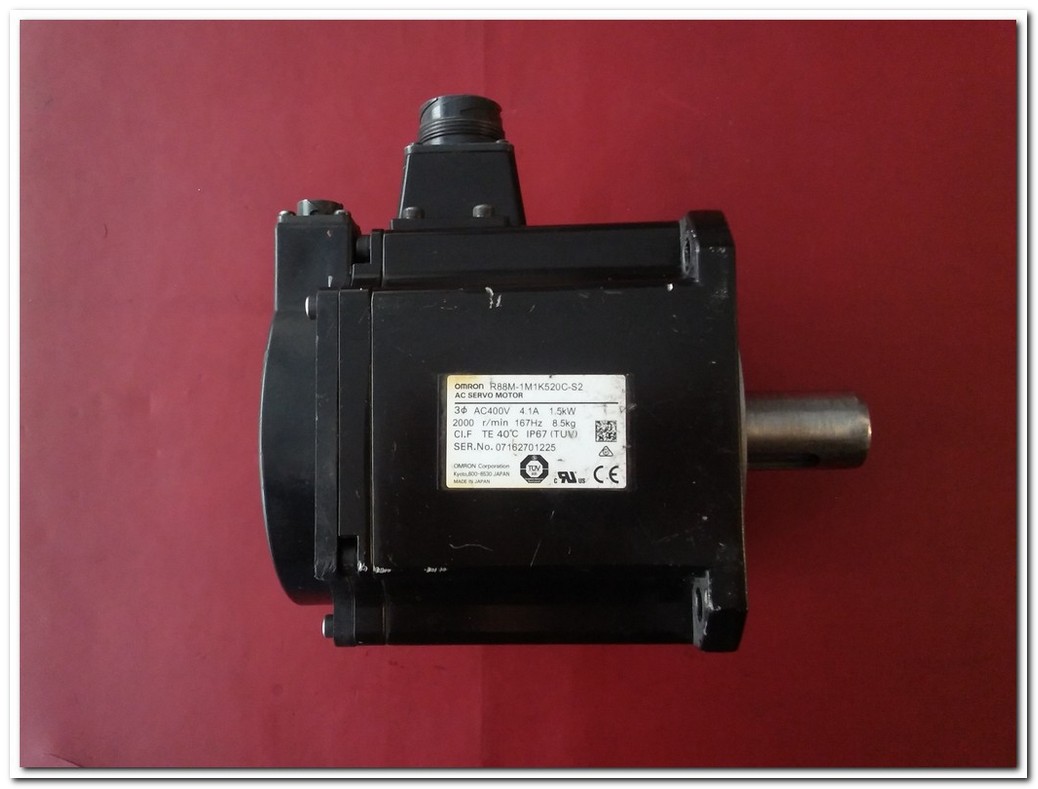 OMRON R88M-1M1K520C-S2 1,5KW AC SERVO MOTOR 1,5 KW SERVO MOTOR