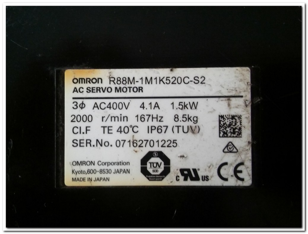 OMRON R88M-1M1K520C-S2 1,5KW AC SERVO MOTOR 1,5 KW SERVO MOTOR