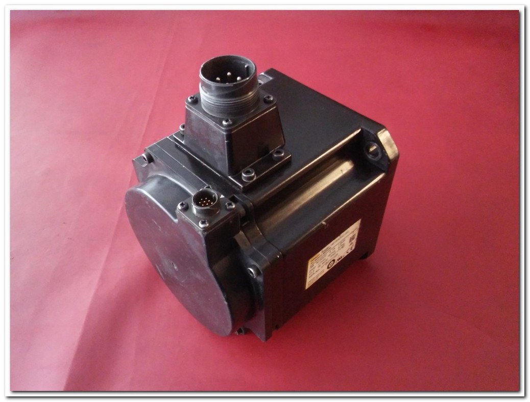 OMRON R88M-1M1K520C-S2 1,5KW AC SERVO MOTOR 1,5 KW SERVO MOTOR