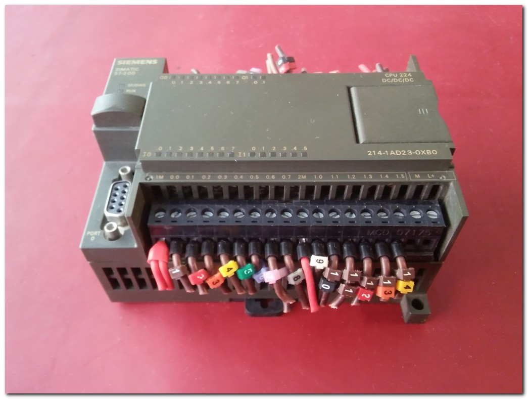 SIEMENS 6ES7 214-1AD23-0XB0 6ES7214-1AD23-0XB0 SIMATIC S7-200 CPU 224 DC-DC-DC PLC