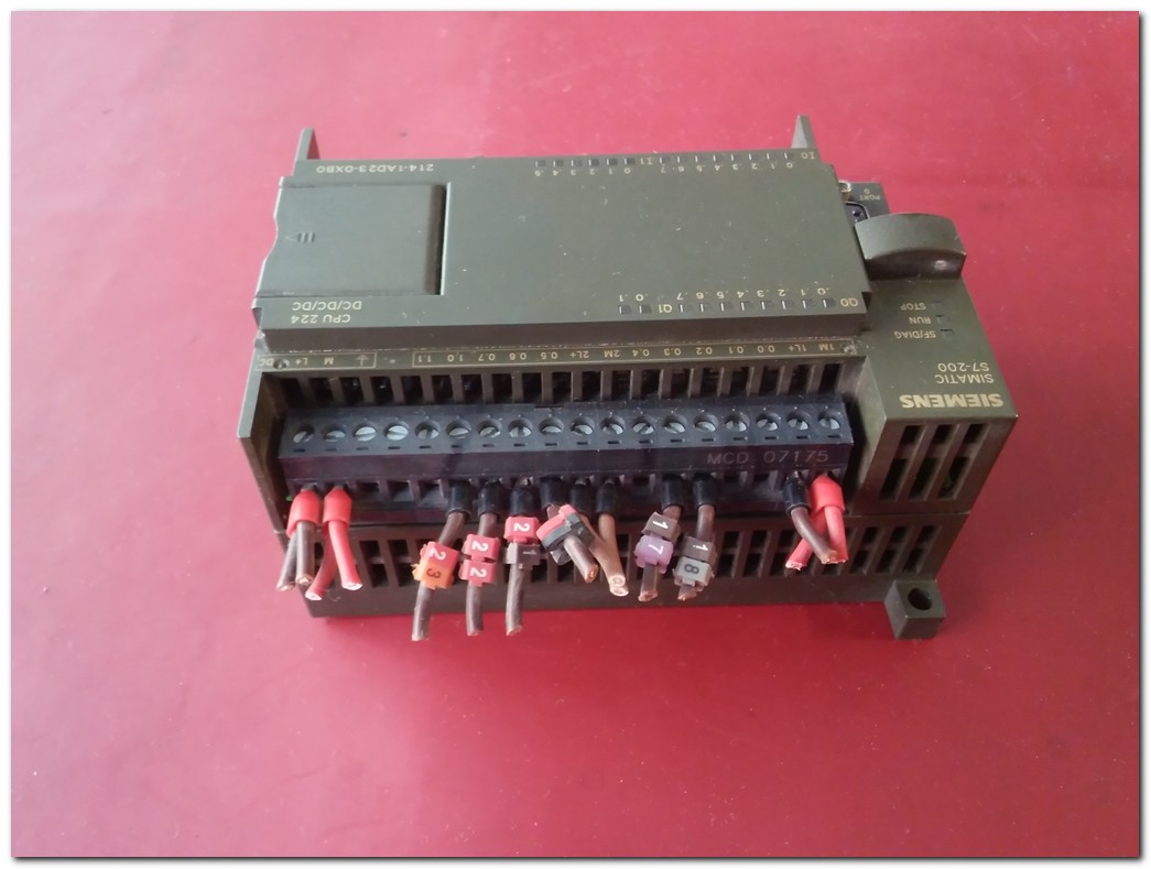 SIEMENS 6ES7 214-1AD23-0XB0 6ES7214-1AD23-0XB0 SIMATIC S7-200 CPU 224 DC-DC-DC PLC